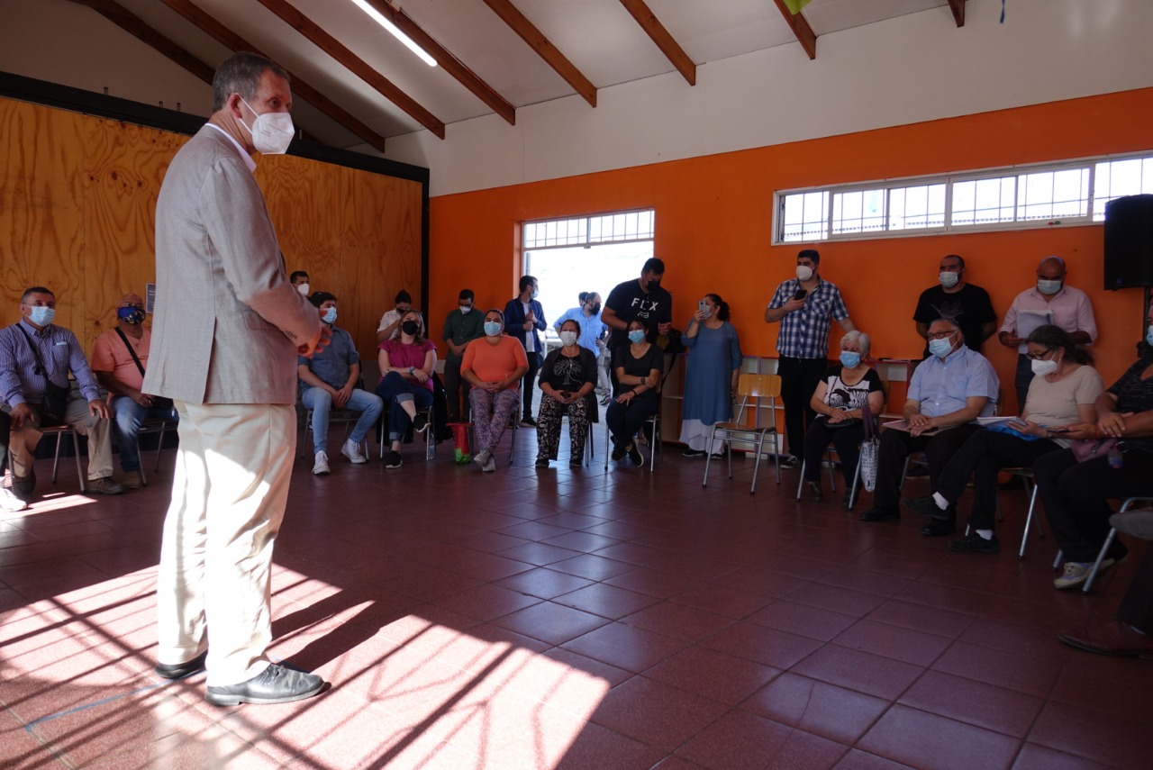 Ministro de Transportes y alcaldesa Ripamonti se reunieron con vecinos de Villa Hermosa para conocer problemas  de locomoción