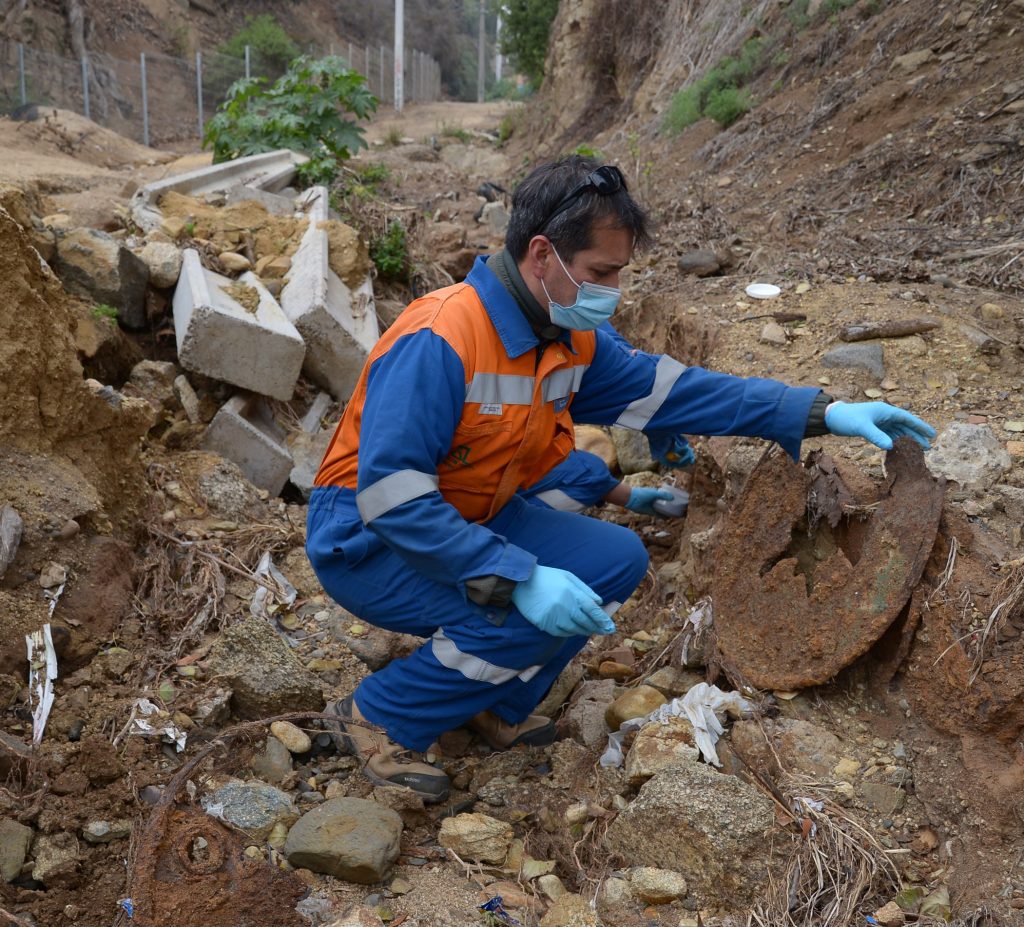 Imagen principal: Tras hallazgo de tambores de petróleo enterrados en sector Las Salinas, municipio encarga peritaje y cierre del sector