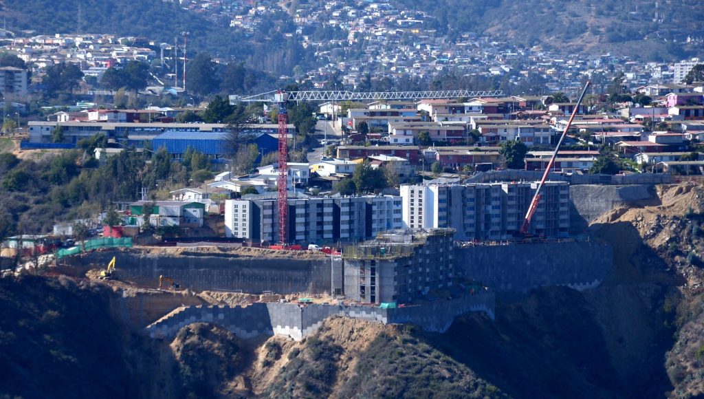 Imagen principal: Municipio de Viña del Mar denuncia a inmobiliaria por no acatar orden judicial que obliga paralizar construcción en Canal Beagle