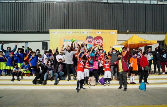 Cientos de estudiantes de la región dieron vida a inédito encuentro por el deporte en estadio Sausalito