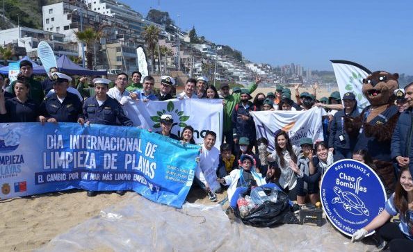 Día de limpieza de playas en Viña del Mar: realizan actividad educativa para generar conciencia sobre el cuidado de los océanos