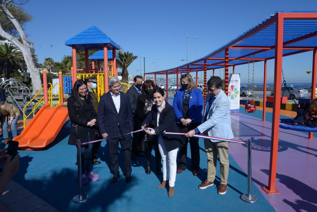 Imagen principal: Municipio inauguró renovada plaza Colombia en Viña del Mar