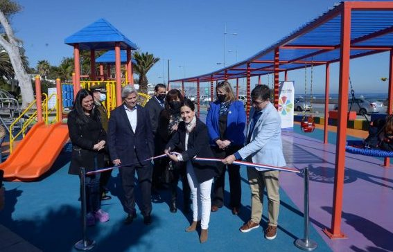 Municipio inauguró renovada plaza Colombia en Viña del Mar