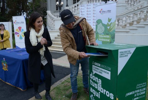 Viña del Mar implementa puntos de reciclaje de libros usados para darles una segunda vida