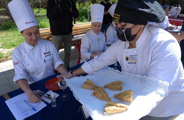 Expertos en gastronomía eligieron a la mejor empanada de Viña del Mar en categoría pino y vegetariana