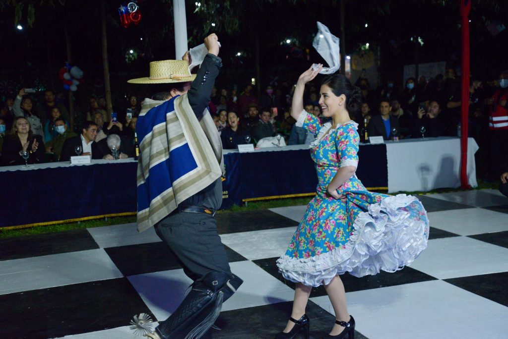 Imagen principal: Con pie de cueca alcaldesa Ripamonti inauguró ramadas del Sporting en Viña, epicentro regional de las celebraciones patrias