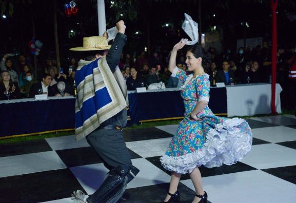 Con pie de cueca alcaldesa Ripamonti inauguró ramadas del Sporting en Viña, epicentro regional de las celebraciones patrias