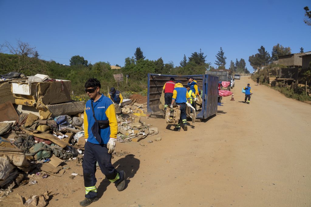 Imagen principal: Municipio de Viña del Mar realizó operativo integral de limpieza en sector de Parcela  11 de Forestal