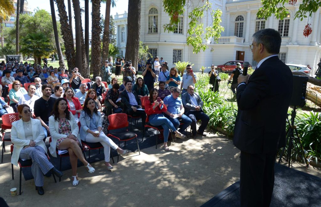 Imagen principal: Reforma de pensiones: Ministro Marcel y alcaldesa Ripamonti realizaron charla a la comunidad viñamarina   