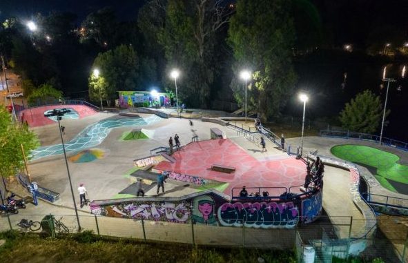 Skatepark Viña del Mar: con nueva imagen y luminaria para mayor seguridad reimpulsan clases gratuitas