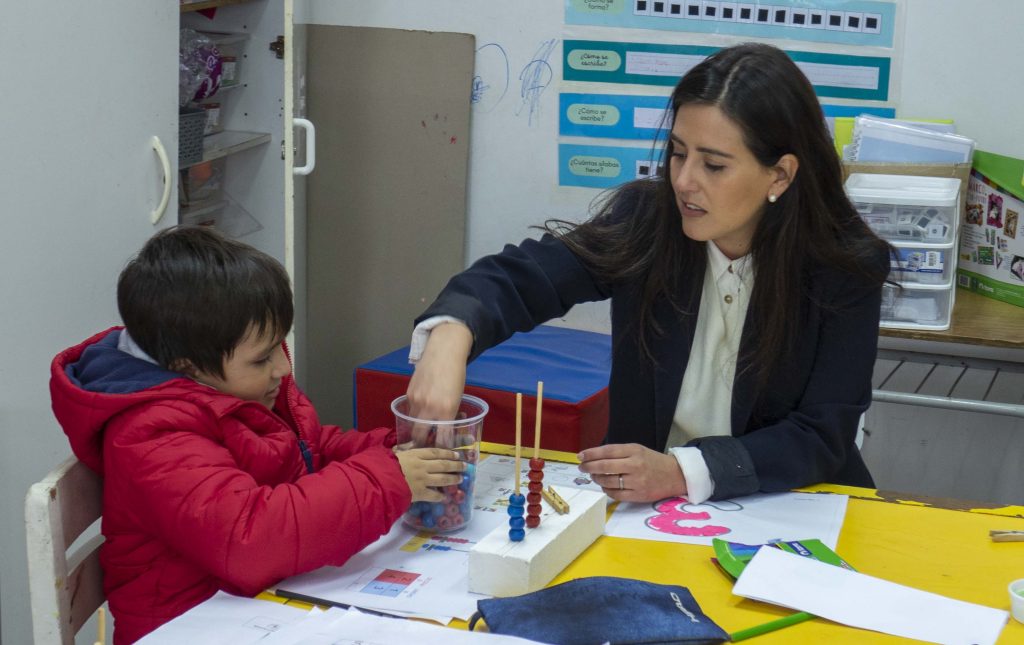 Imagen principal: Escuelas municipales especiales Rapa Nui y Juanita Aguirre de Viña del Mar ganan proyecto de innovación pedagógica del Ministerio de Educación