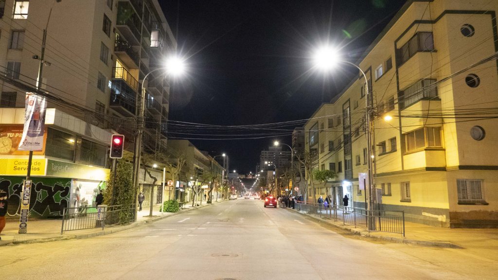 Imagen principal: Calle Arlegui tiene nueva iluminación de alta tecnología led para potenciar seguridad de Viña del Mar