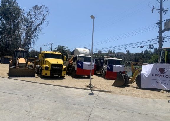 Trabajo de retiro de escombros en zona afectada por incendio se refuerza con equipamiento de Codelco