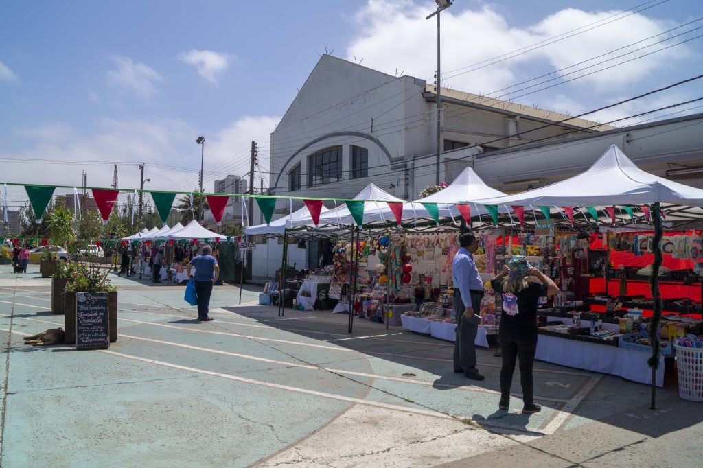 Imagen principal: Ferias navideñas promueven el emprendimiento viñamarino y ofrecen a la comunidad novedosos productos