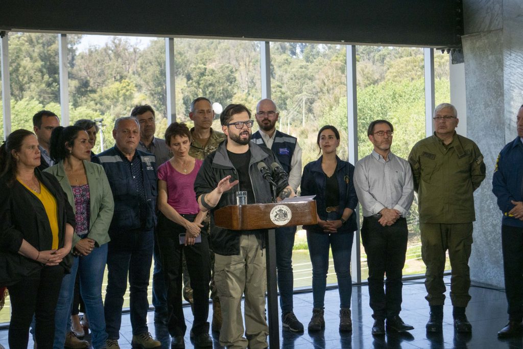 Imagen principal: Presidente Boric comprometió recursos para superar incendio en Viña del Mar y apoyar a familias damnificadas
