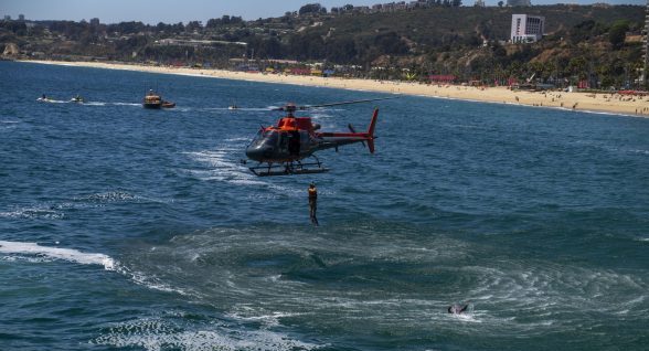 En Viña del Mar, Armada y Municipio dan inicio a temporada de playas con simulacro de rescate