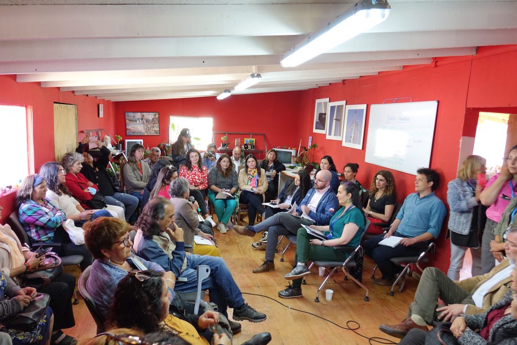 Imagen principal: Ministro Jackson y alcaldesa Ripamonti recorrieron campamento Manuel Bustos junto a sus dirigentas
