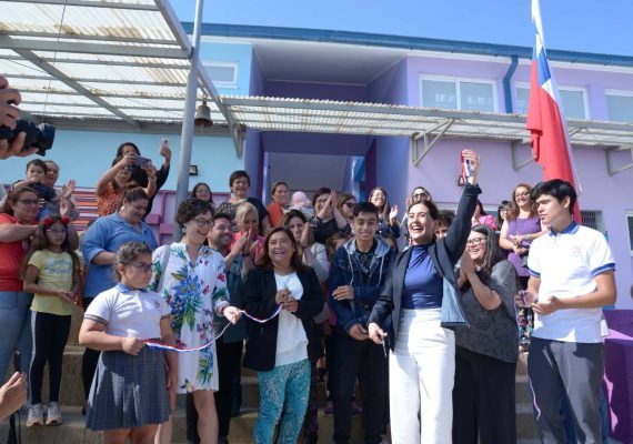 Municipio inauguró obras de remodelación de escuela Violeta Parra de Chorrillos