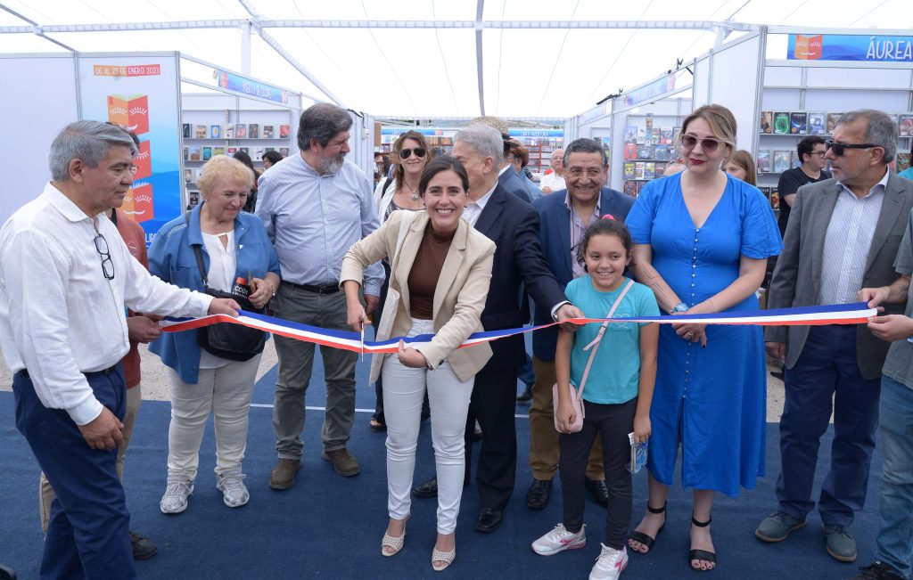 Imagen principal: Alcaldesa Macarena Ripamonti inauguró 41ª Feria del libro de Viña del Mar que trae más de 100 actividades   