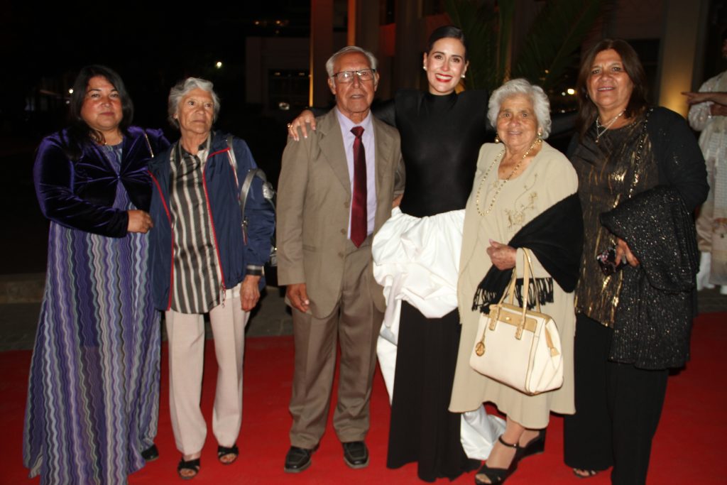 Imagen principal: Inédita participación de dirigentas y vecinos afectados por megaincendio de Viña del Mar en Noche Cero del festival de la canción   