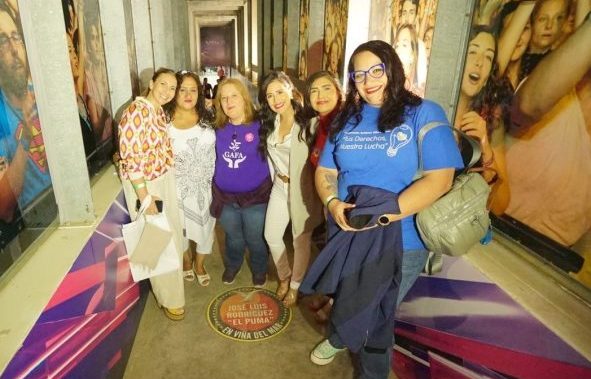 Alcaldesa Ripamonti asiste acompañada de comunidad de personas cuidadoras a segunda jornada del Festival de Viña