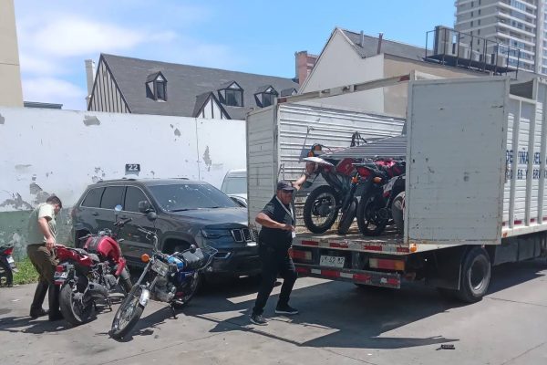 Municipio traslada motocicletas al parqueadero comunal para liberar espacio en Prefectura de Viña del Mar y  continuar con decomisos de comercio ilegal