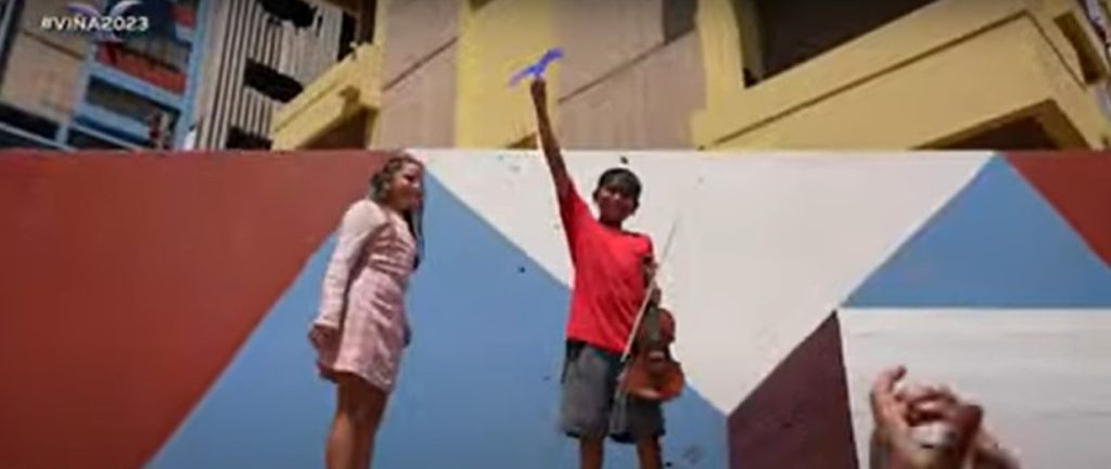 Imagen principal: Obertura Viña 2023: Batucadas, murgas locales y diferentes sectores de la ciudad fueron protagonistas en inicio del Festival de la Canción