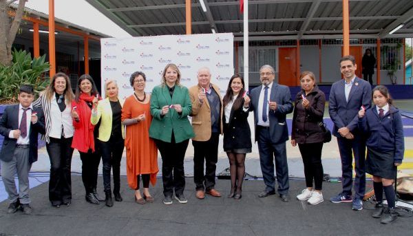 Alcaldesa Ripamonti inauguró nuevas obras de escuela Enrique Cárdenas y dio inicio al año escolar en Viña del Mar