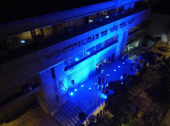 Municipio de Viña del Mar ilumina su frontis en el Día Mundial sobre la Concientización del Autismo (TEA)