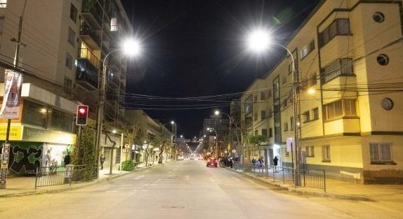 Municipio de Viña del Mar refuerza medidas de seguridad en el plan de la comuna y en sectores comerciales: anunció recambio total de luminarias