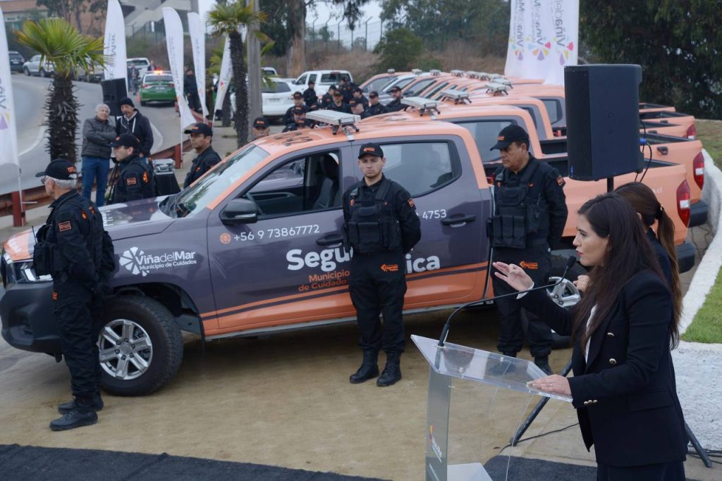 Imagen principal: Municipio de Viña incorpora 24 nuevos vehículos para reforzar programa de seguridad pública con patrullaje comunal