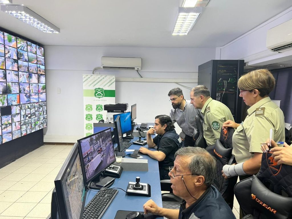Imagen principal: Persecución guiada por cámaras de seguridad del municipio permitió a carabineros detener a delincuentes en Viña del Mar