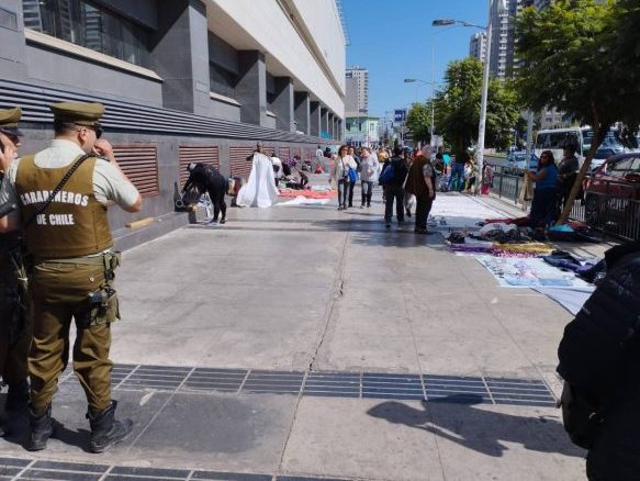 Municipio de Viña del Mar realiza operativo de despeje en las afueras del Hospital Dr. Gustavo Fricke