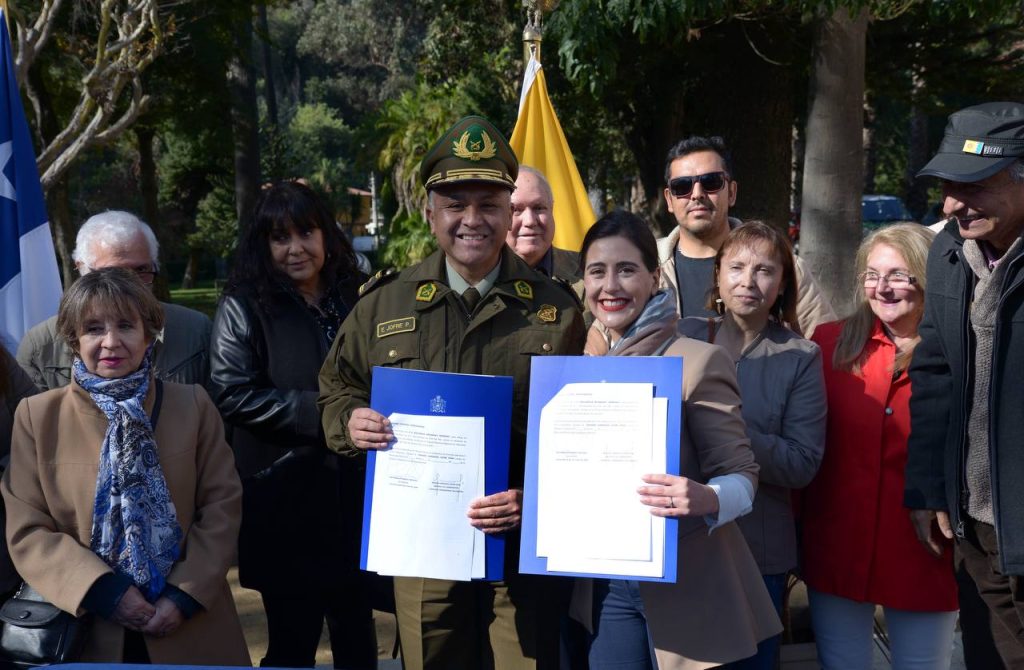 Imagen principal: Municipio de Viña del Mar y Carabineros oficializan convenio os-14 para nuevo sistema de patrullaje comunal