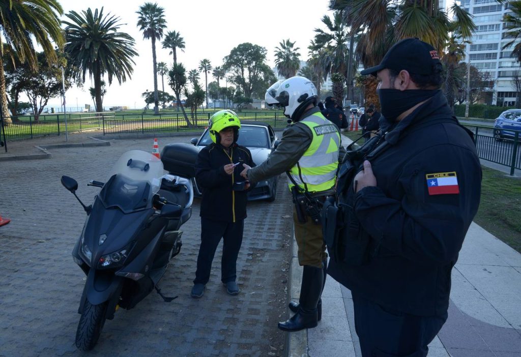 Imagen principal:  Intensa fiscalización  despliega municipio  de Viña del Mar para detectar vehículos que circulan ilegalmente por calles de la ciudad