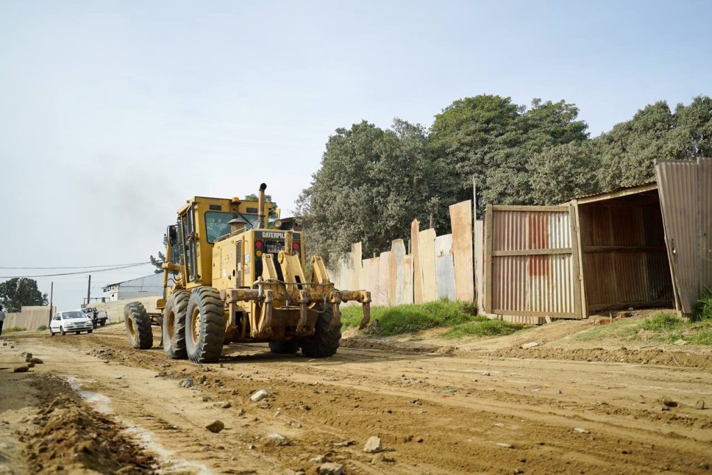 Imagen principal: Municipio de Viña del Mar acondiciona camino para el retorno de locomoción colectiva en sector de Parcela 11