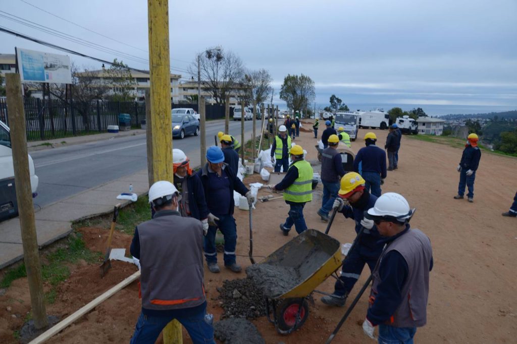 Imagen principal: Municipio de Viña del Mar avanza en cierre perimetral y labores de despeje en terreno desalojado, donde se construirá nuevo centro de salud