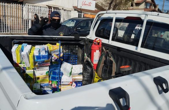 Más de 1.200 cajas de fármacos se decomisaron en fiscalización al comercio ambulante ilegal en feria de Reñaca Alto