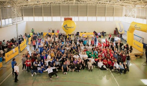 Más de 200 personas mayores de Viña del Mar participaron en masiva bailetón realizada por el municipio