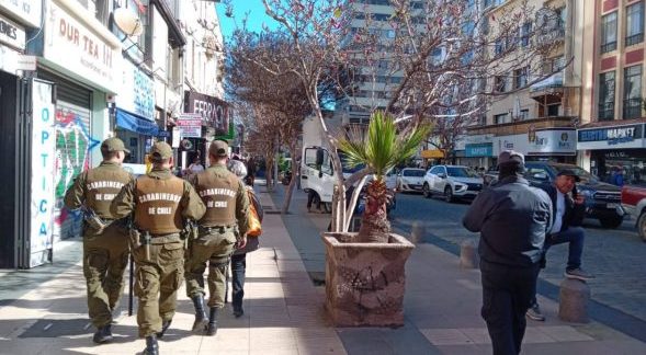 Estrategia de copamiento focalizado  de municipio de Viña del Mar y carabineros en calle Valparaíso, despejando el comercio ilegal,  arroja positivos resultados