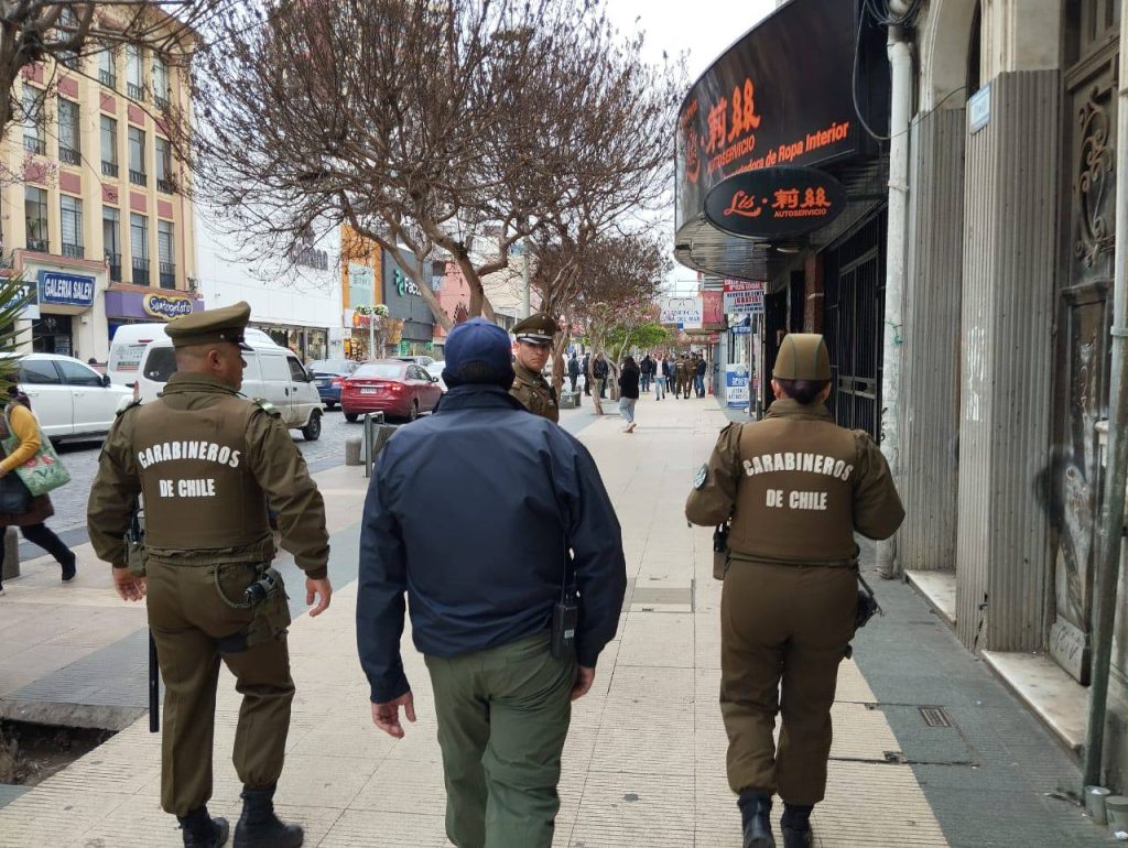 Imagen principal: Sobre 90% disminuye comercio ambulante ilegal en calle Valparaíso de Viña del Mar tras implementación de estrategia de copamiento