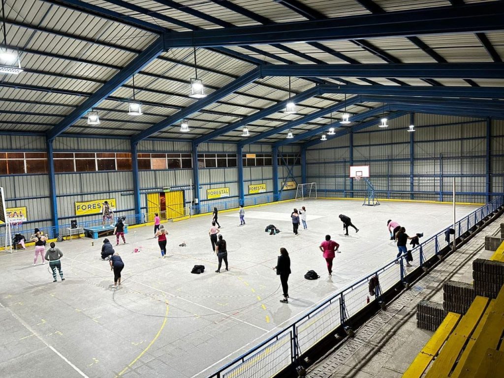 Imagen principal: Municipio realiza recambio total de luminarias de los recintos deportivos de Viña del Mar