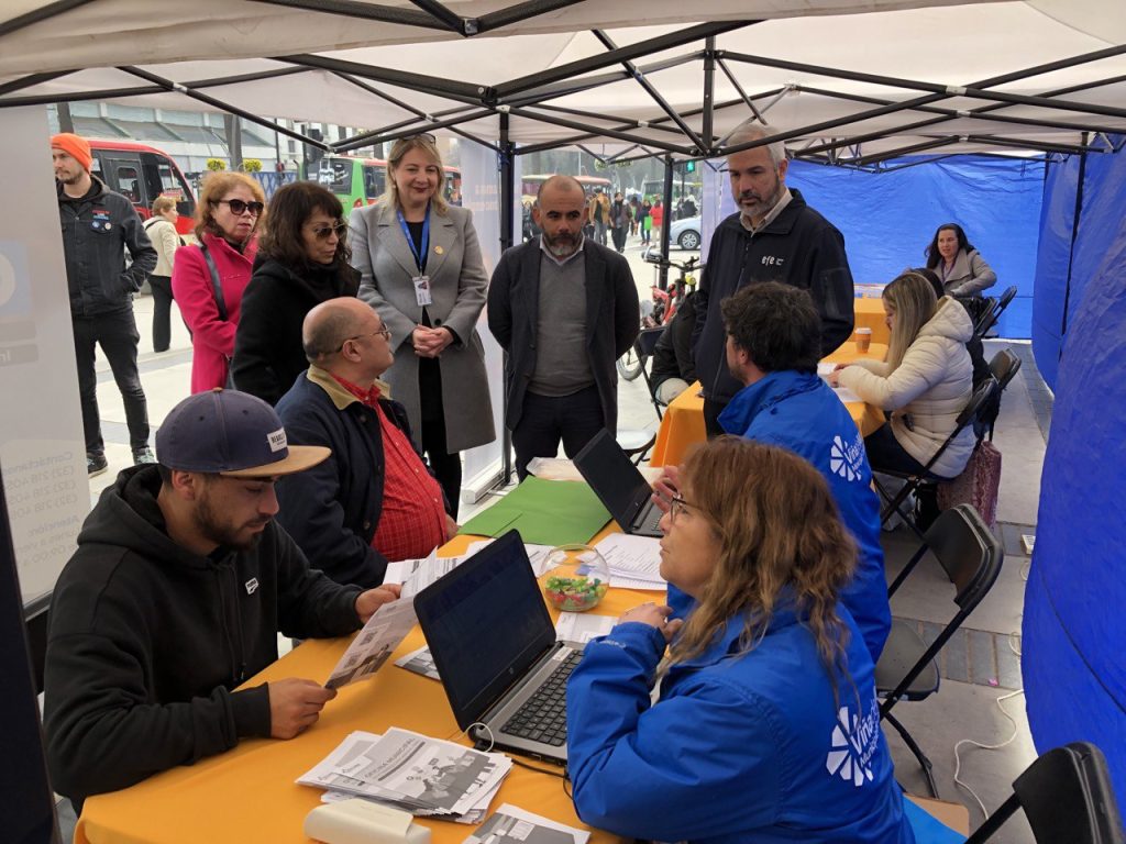 Imagen principal: Municipio de Viña del Mar difunde oferta laboral de la OMIL en estaciones de EFE Valparaíso