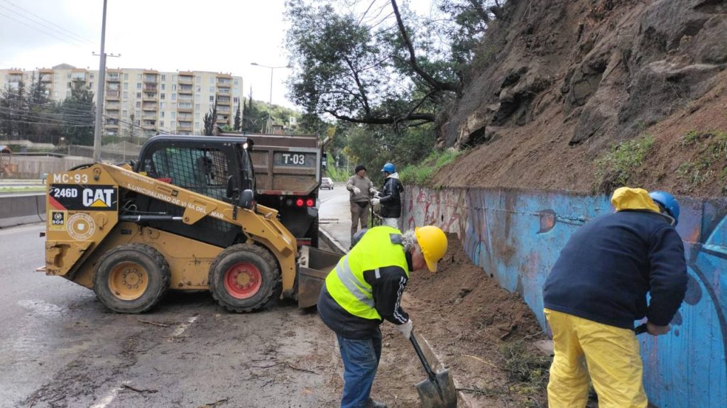 Imagen principal: Plan preventivo de municipio de Viña del Mar permitió afrontar nuevo sistema frontal y ayudar a vecinos