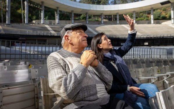 Alcaldesa Macarena Ripamonti y Mario Kreutzberger se reunieron en la Quinta Vergara para iniciar planificación del cierre de teletón 2023