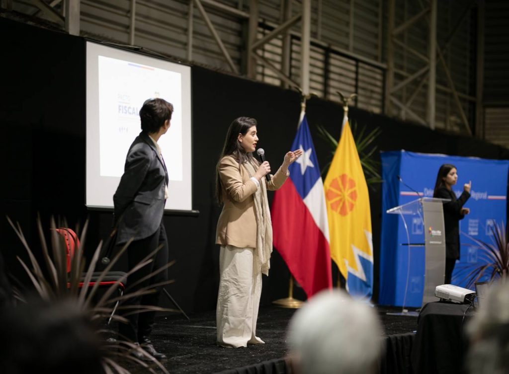 Imagen principal: Alcaldesa Macarena Ripamonti y ministra Carolina Tohá expusieron sobre la Reforma de Pensiones y Pacto Fiscal