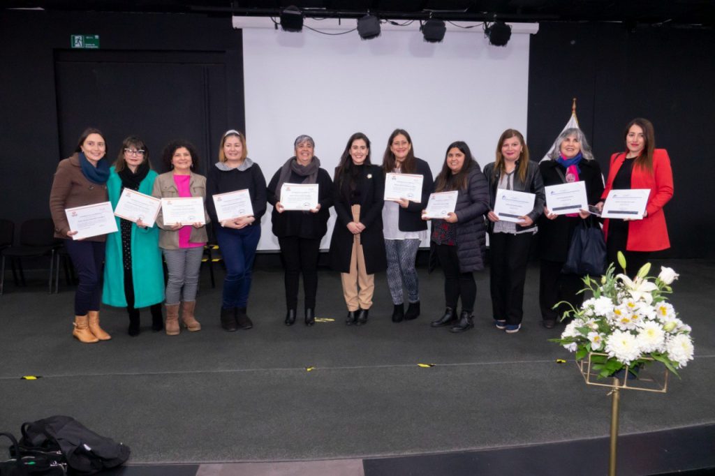 Imagen principal: 200 trabajadores de la educación pública en Viña del Mar fueron certificados en competencias laborales y diplomados en programa pie y gestión de crisis