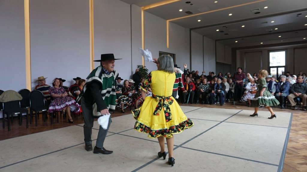 Imagen principal: Fiestas Patrias: Municipio de Viña del Mar inicia proceso clasificatorio de concurso de cueca vecinal urbana y tradicional