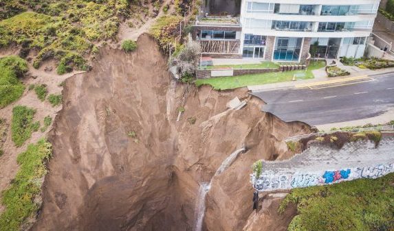 Alcaldesa Macarena Ripamonti oficia a autoridades para conocer todos los informes de construcción de edificios en duna   
