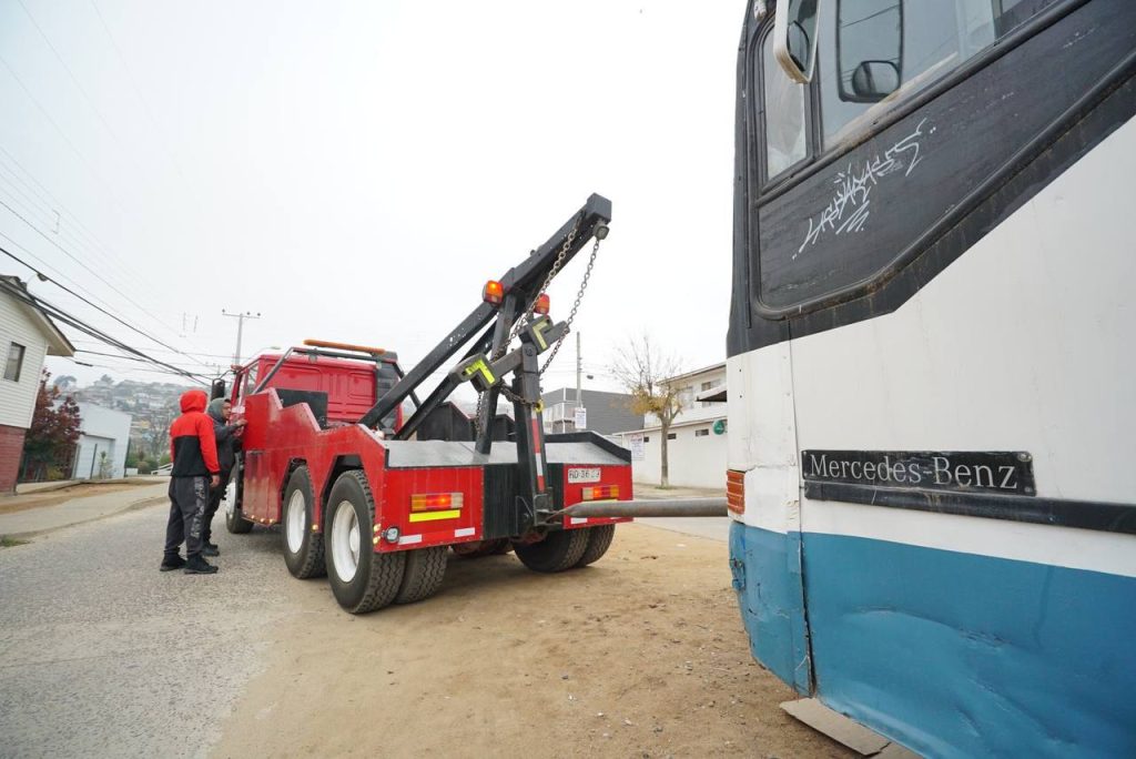 Imagen principal: Anuncian Tolerancia cero: Municipio de Viña del Mar tendrá grúa para retirar autos mal estacionados en toda la comuna